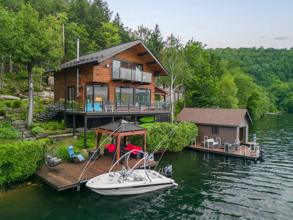 LE-DOMAINE-ROI-DES-PILES | Bord de lac, Quai, Ponton, Kayak, Paddleboard & Sauna